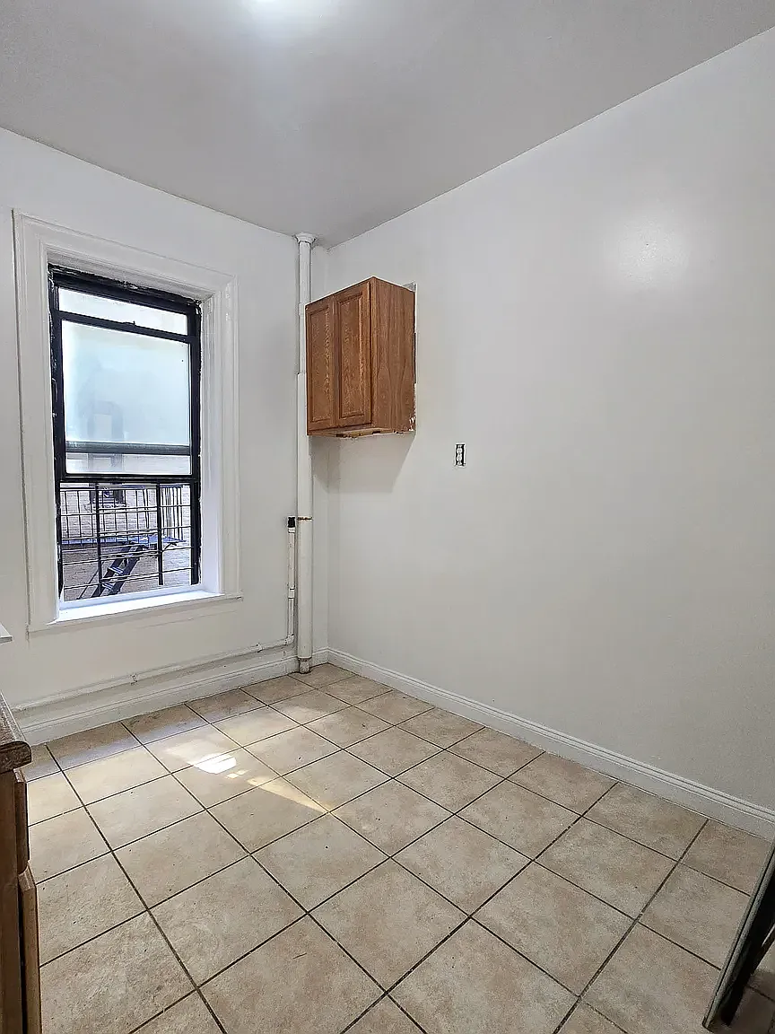 2403 Hoffman Street — Photo 2