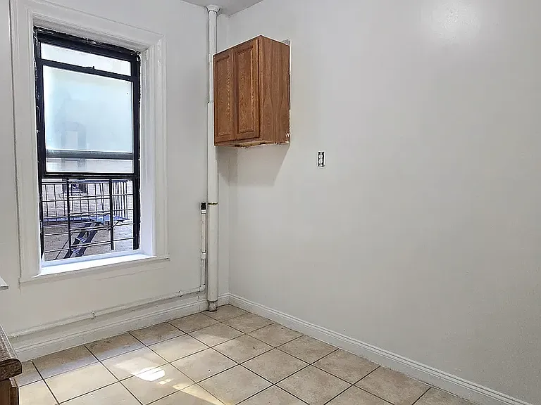2403 Hoffman St #7 — Photo 2