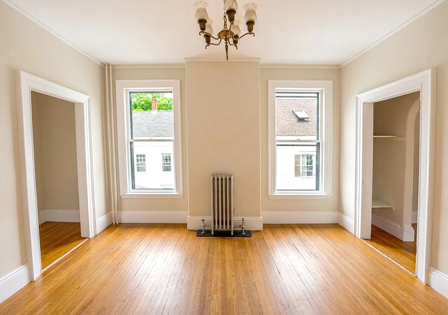 Massive 1-Bedroom in the West End | Heat, Hot Water, Parking & Laundry! — Photo 2