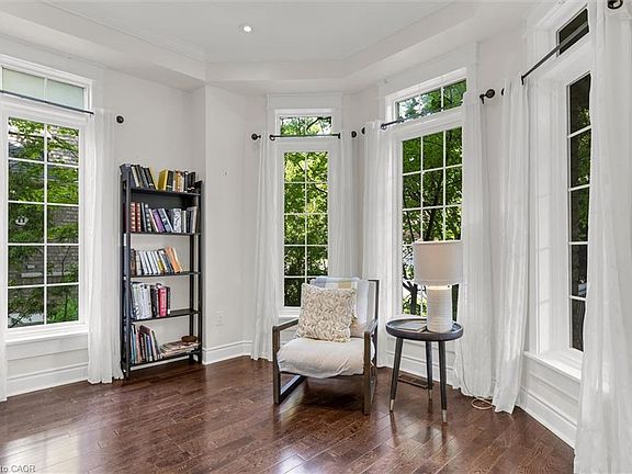 5th image of 138 Gatwick Dr