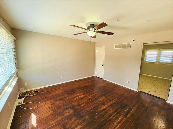 5th image of 259 Elbring Dr