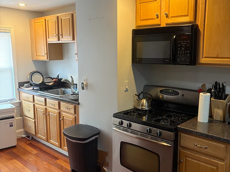 613 E 2nd St #2 — Photo 5