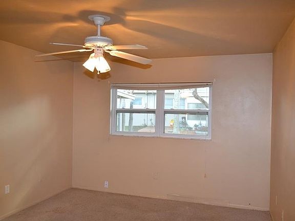 5th image of 133 Portree Dr