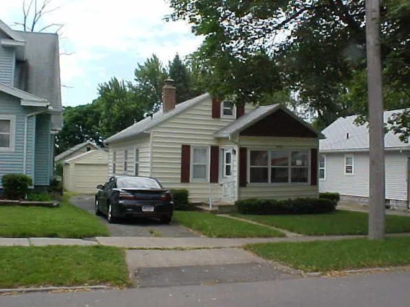 1028 E Hazel St, Lansing, MI 48912