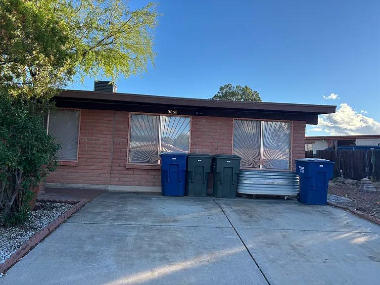 E 2nd Pl — Photo 11