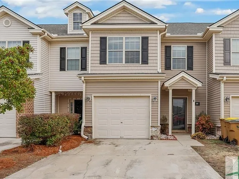 585 Canyon Oak Loop — Photo 1