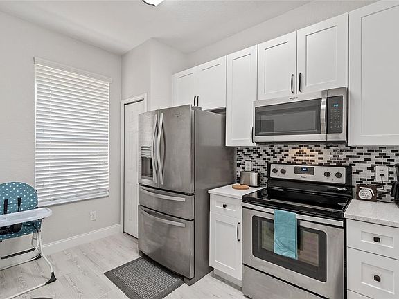 3rd image of 4040 Calabria Ave