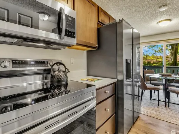 7217 NE 175th St #10, Kenmore, WA 98028