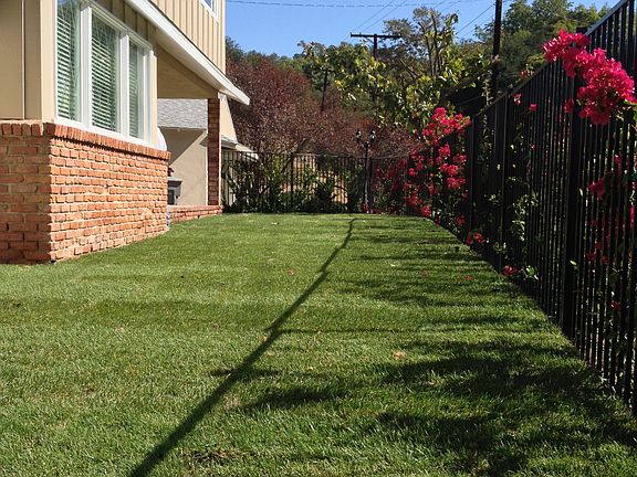 private/fenced front