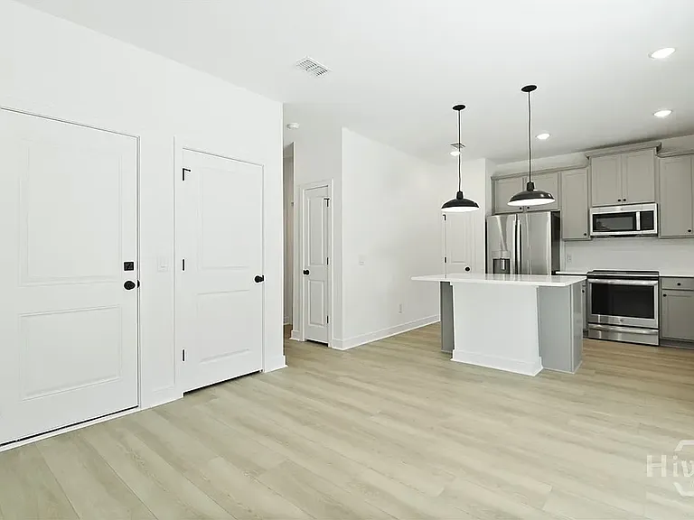 176 Kingswood Cir — Photo 10