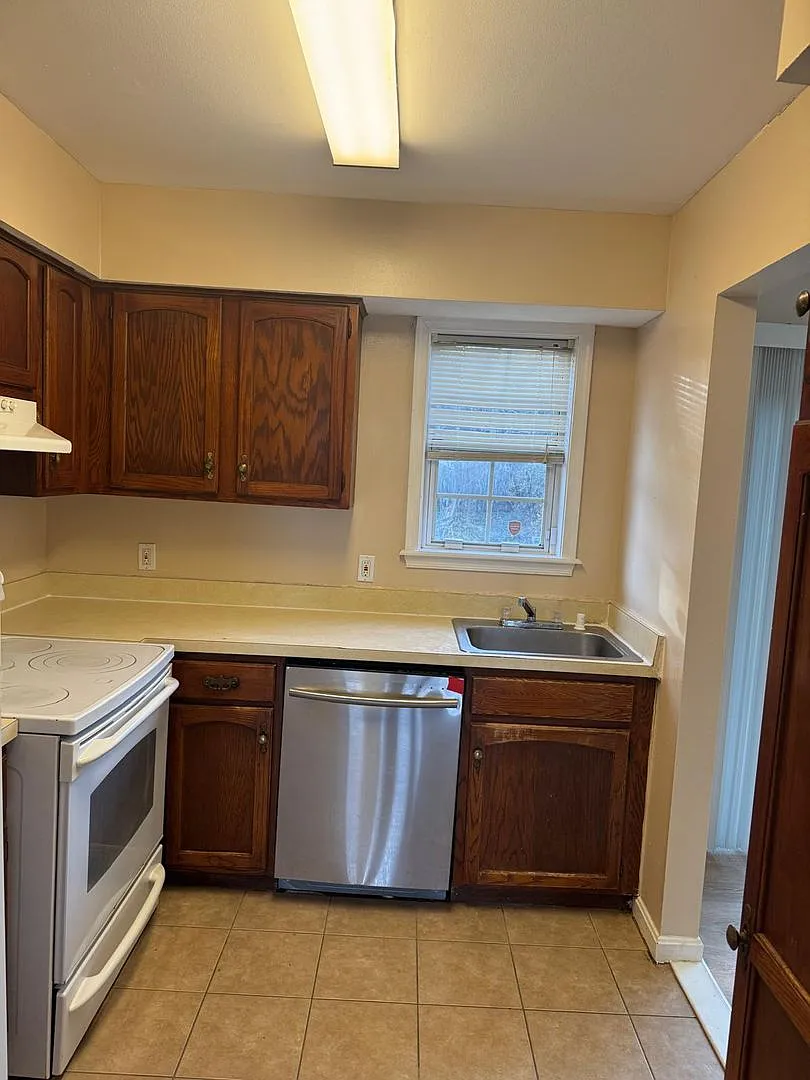Recently Renovated 2 Bed 1 Bath Ready To Move In ASAP — Photo 2