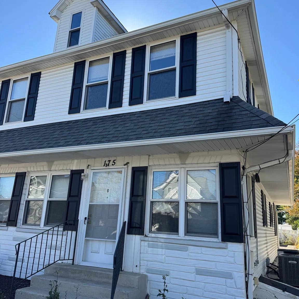 1 bed, 1.0 bath, 2824 sqft, $1,300 — Photo 1