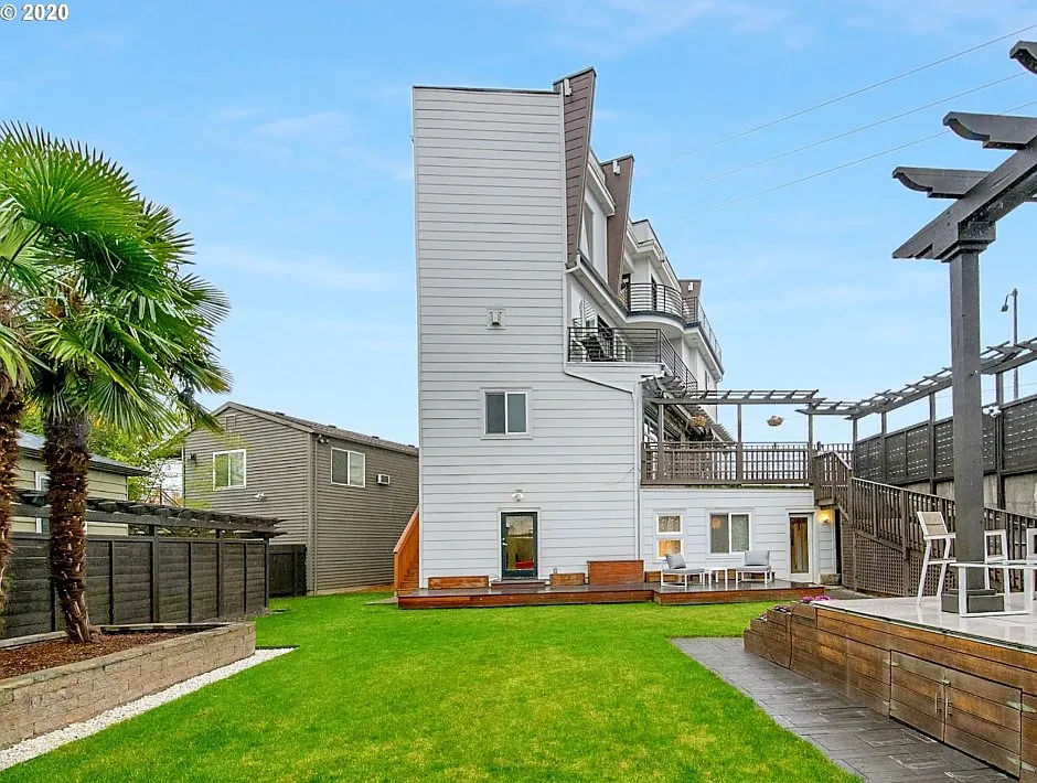 6020 Northeast Willow Street - 1 — Photo 2