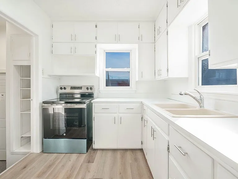 2303 Main St — Photo 9