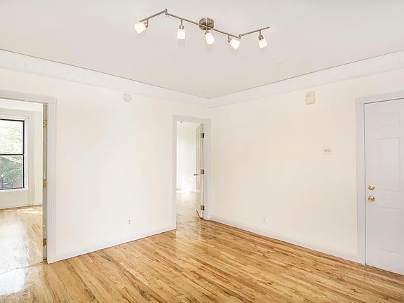 4th image of 217 Carlton Ave #2