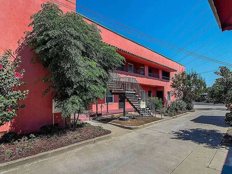 3620 Santa Fe Ave #15 — Photo 3