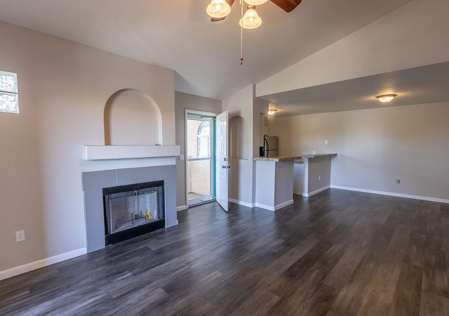 Spectacular 2bed/2bath Condo In Henderson! — Photo 4