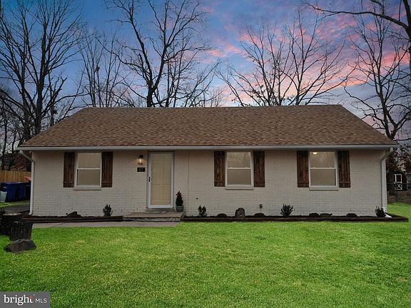 5th image of 917 Louis Dr