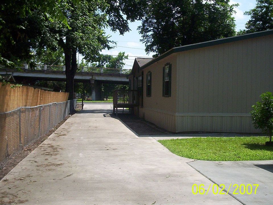 2nd image of 2906 Gonzales St