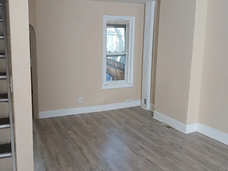 1117 Pleasant St — Photo 6