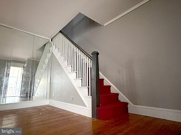 3rd image of 233 Barrington Rd