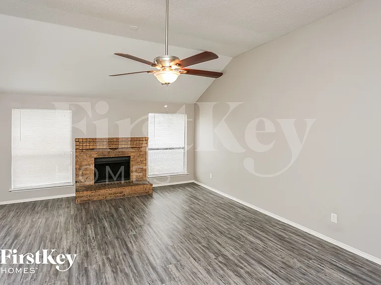 1269 Roan Dr — Photo 3