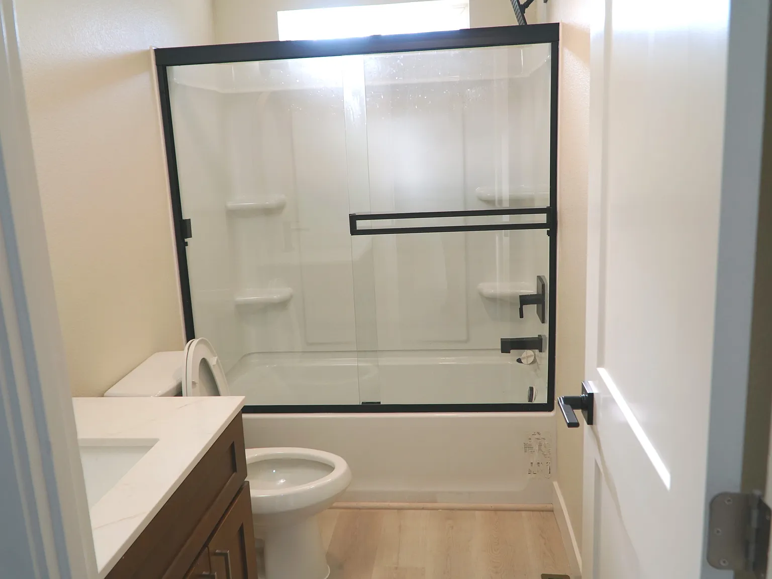 3 bed, 1800 sqft, $2,200 — Photo 4