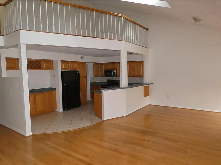 617 Segovia Ct NE — Photo 7