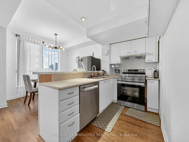 36 Lee Centre Dr #Townhouse 307 — Photo 11
