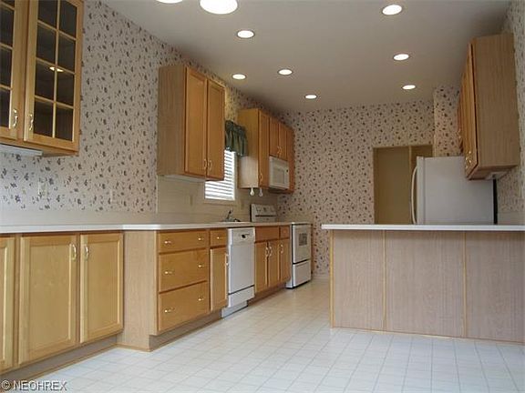 3rd image of 508 Glen Hollow Cir