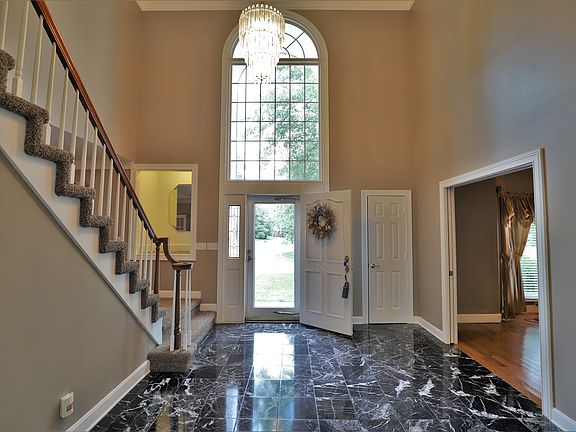 3rd image of 700 Whitney Dr