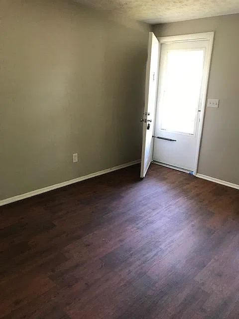 3 bed, 1176 sqft, $1,900 — Photo 2
