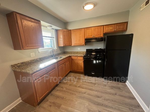 392 Hickory St, Chicago Heights, IL