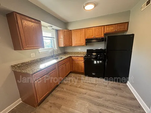 392 Hickory St Photo 1