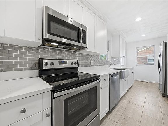 4th image of 4904 Holly Rd