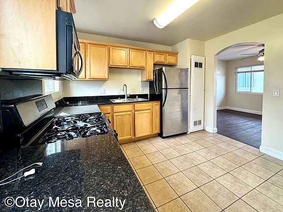 5th image of 481 Palm Ave APT 2