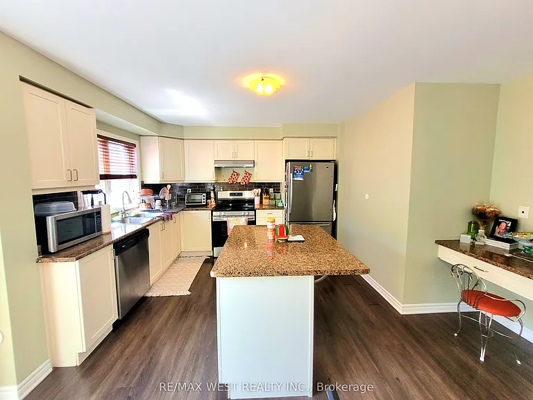 21 Billiter Rd W — Photo 12