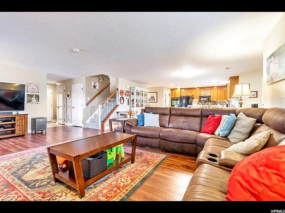 5th image of 413 W Lakeside Dr