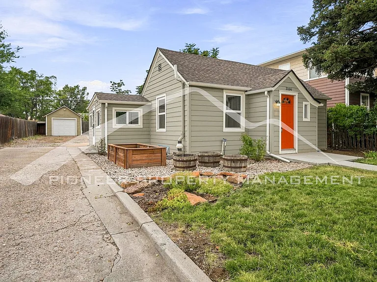 3166 W Walsh Pl — Photo 2
