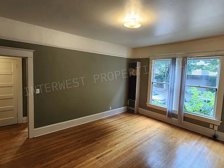 117 King Avenue 2156 Davis St — Photo 4