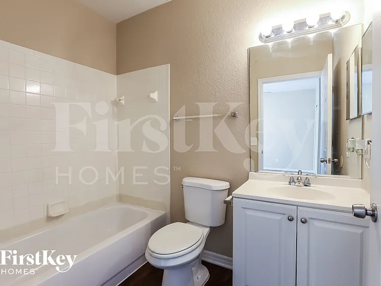 4220 S Cranberry Blvd — Photo 9