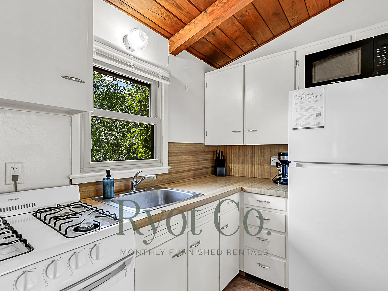 2 bed, 750 sqft, $1,975 — Photo 4