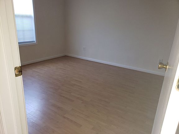 3rd image of 12927 Planters Row Dr