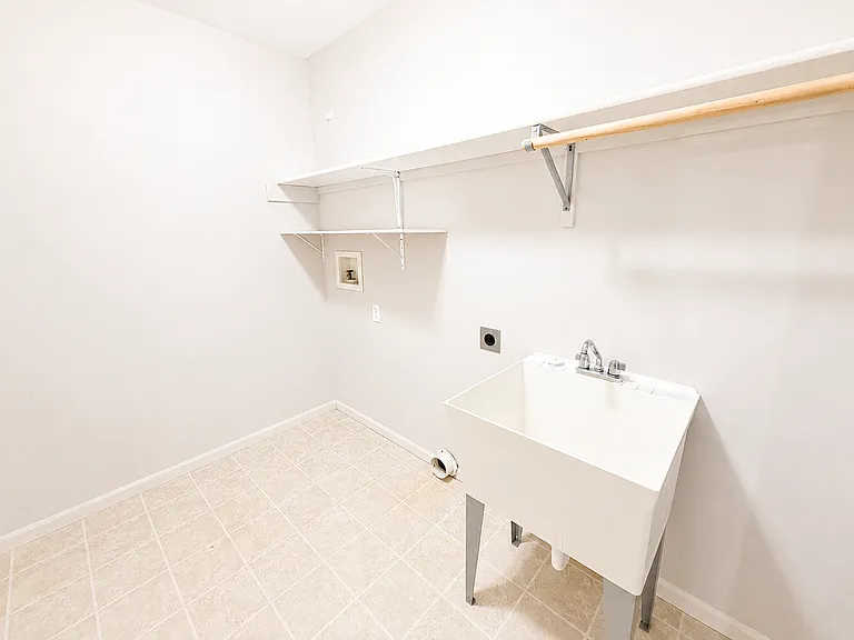 208 Jackal Dr — Photo 13