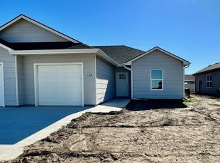1122 Harbor Dr, Salina, KS 67401