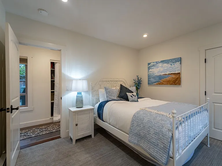 610 Forest Ave — Photo 41