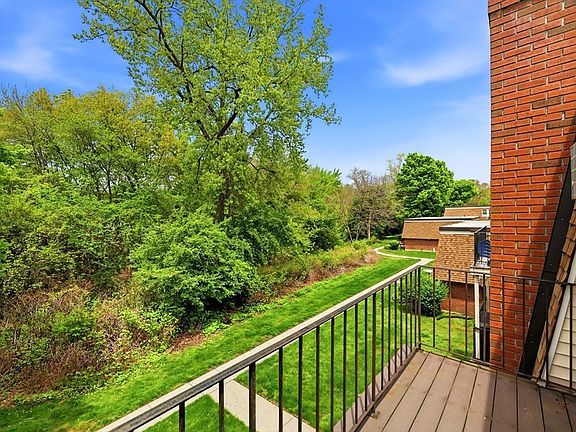 3rd image of 80 Damon Rd APT 2303