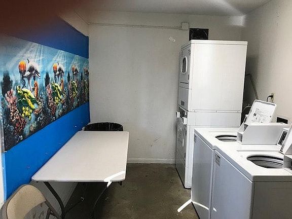4th image of 2620 Lincoln Ave