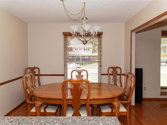 4th image of 4828 Laketon Ct