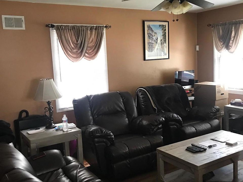 2nd image of 401 Robinson Ave